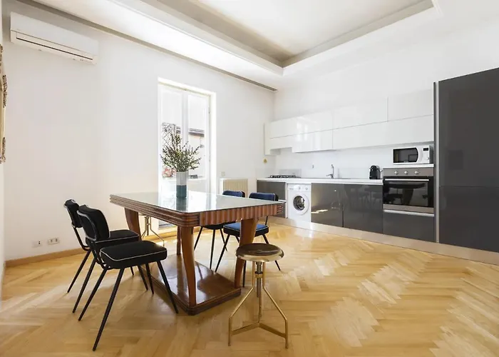 Apartamento Entire Building With 4 Near The Colosseum Roma