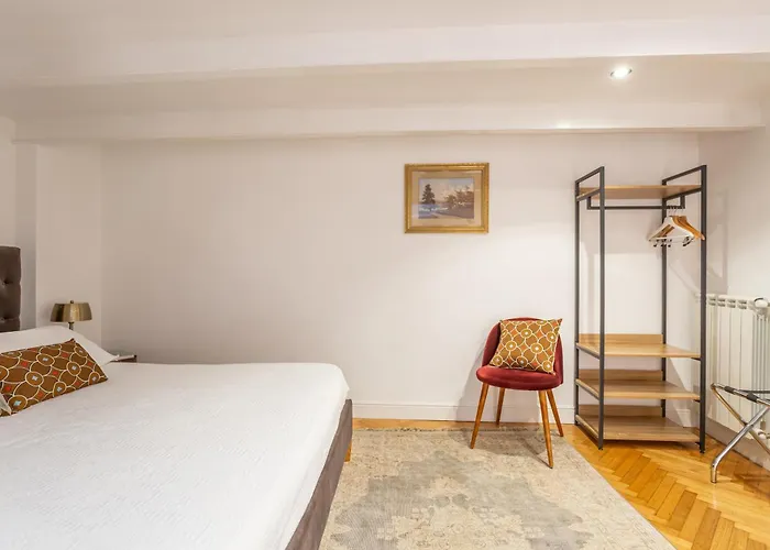 Apartamento Entire Building With 4 Near The Colosseum Roma